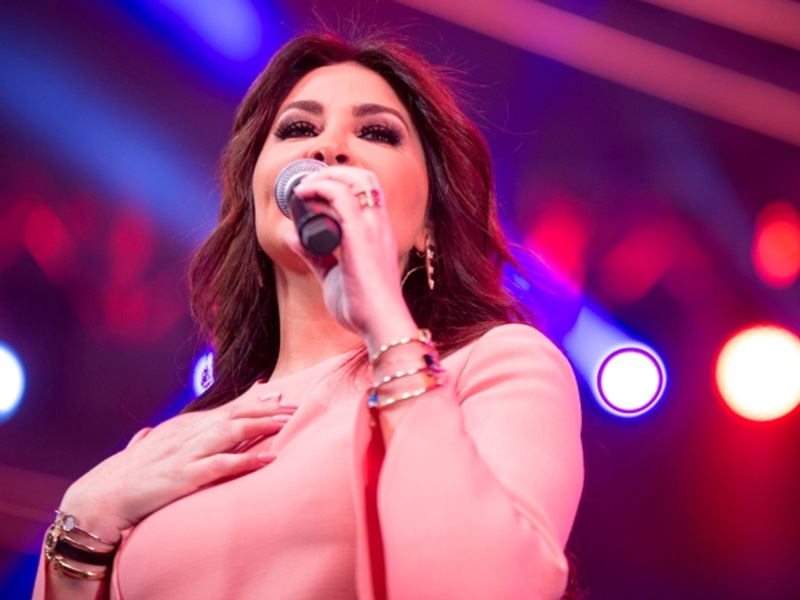 اضغط لمشاهدة الفيديو: سقوط الفنانة إليسا على المسرح بحفلها في دبي